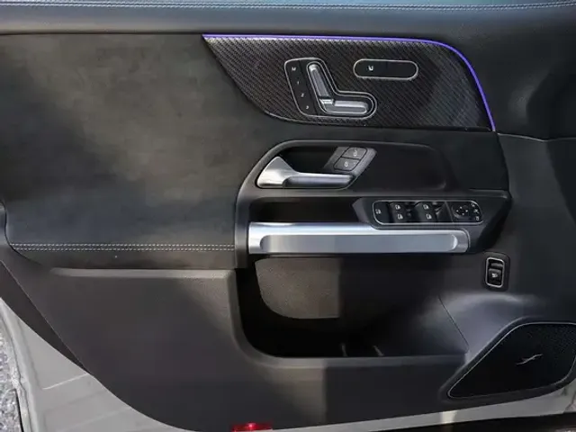 Mercedes-Benz GLB 220