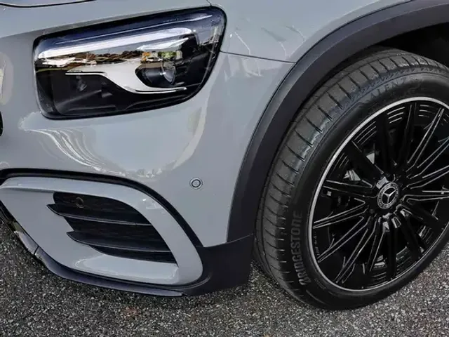 Mercedes-Benz GLB 220