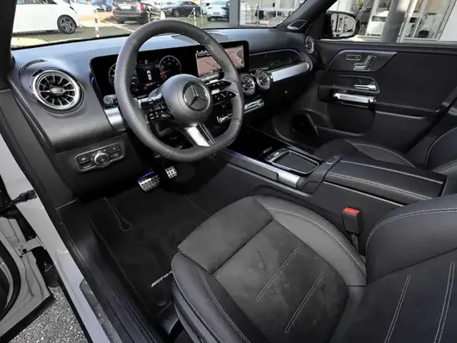 Mercedes-Benz GLB 220