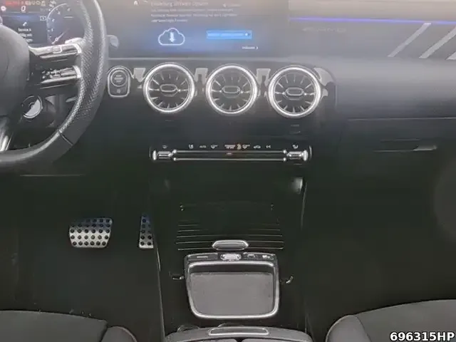 Mercedes-Benz CLA 35 AMG