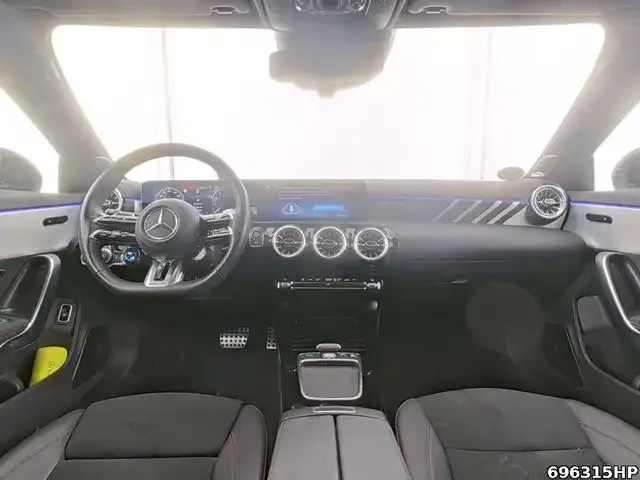 Mercedes-Benz CLA 35 AMG