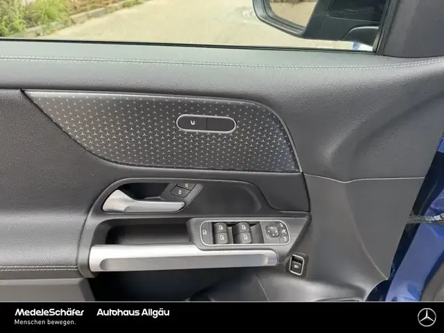 Mercedes-Benz GLB 220