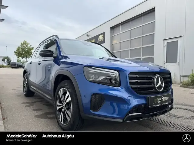 Mercedes-Benz GLB 220