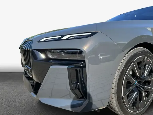BMW 740