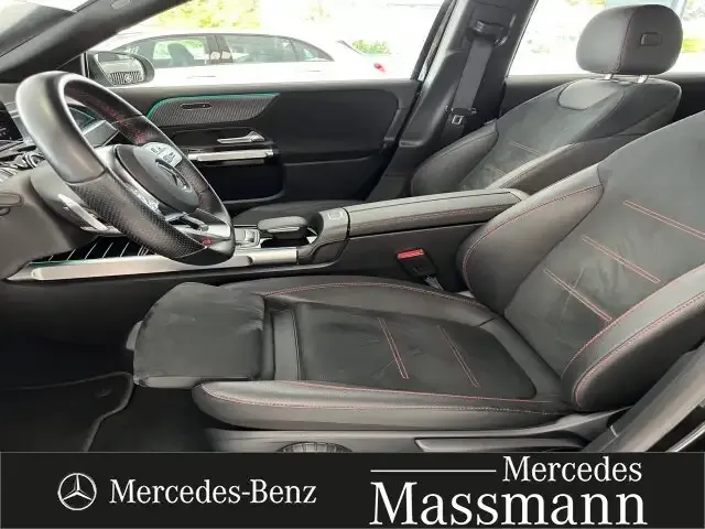 Mercedes-Benz EQB 300