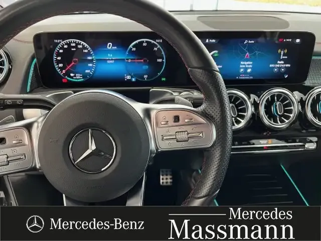 Mercedes-Benz EQB 300
