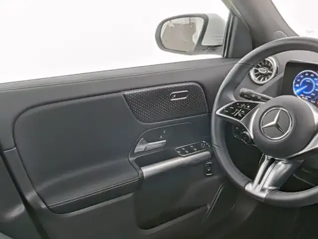 Mercedes-Benz EQA 300