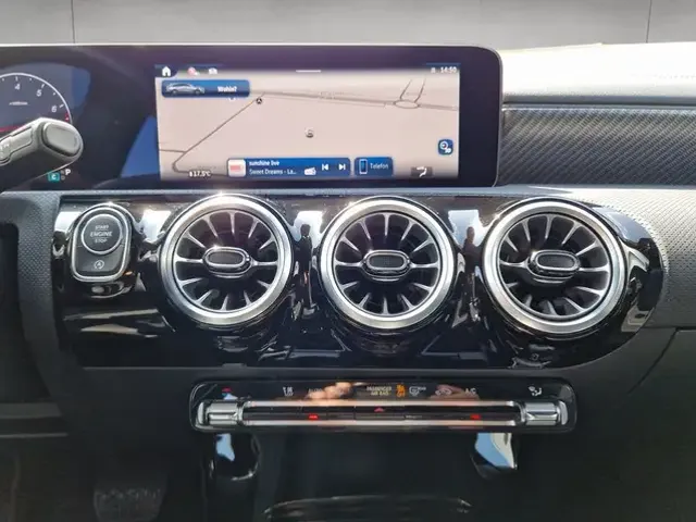 Mercedes-Benz CLA 180
