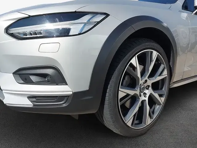 Volvo V90 Cross Country