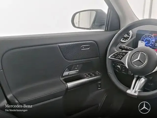 Mercedes-Benz EQA 300