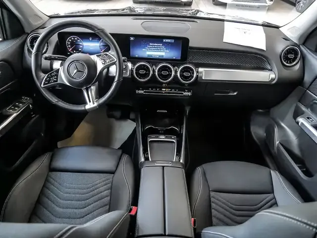 Mercedes-Benz GLB 220