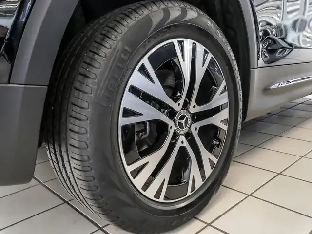 Mercedes-Benz GLB 220