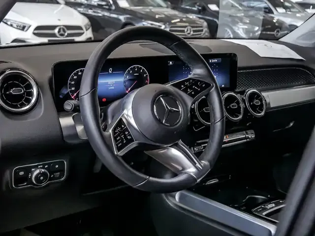Mercedes-Benz GLB 220
