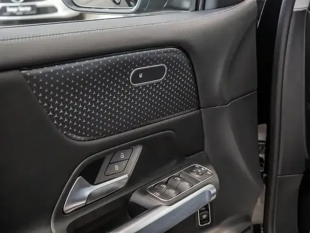 Mercedes-Benz GLB 220