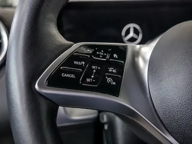 Mercedes-Benz GLB 220