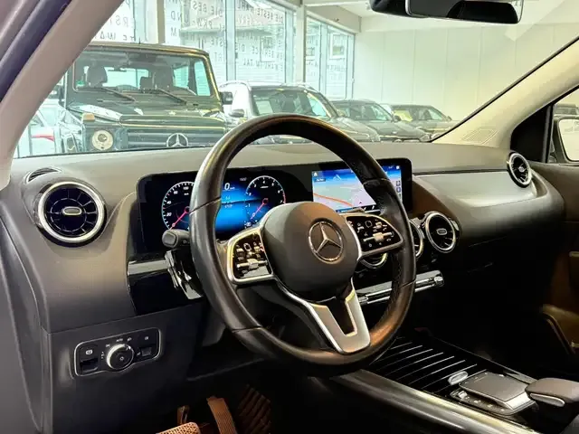 Mercedes-Benz B 180