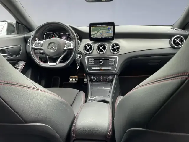 Mercedes-Benz CLA 220
