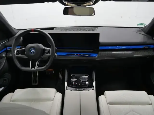 BMW i5
