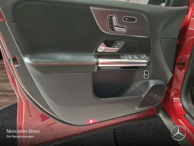 Mercedes-Benz EQA 300