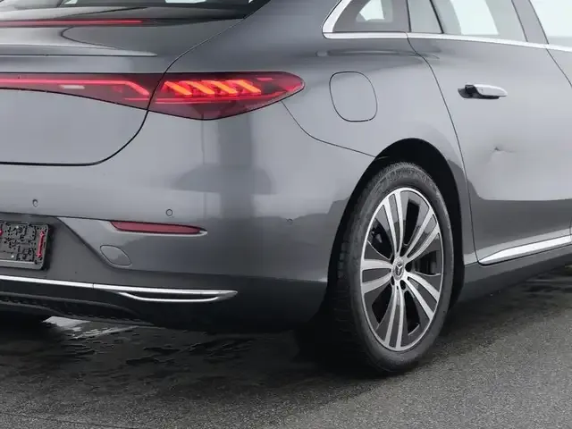 Mercedes-Benz EQE 300