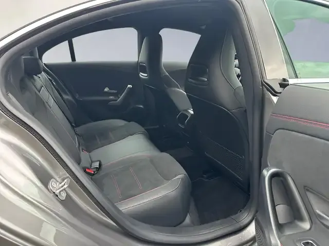 Mercedes-Benz CLA 180