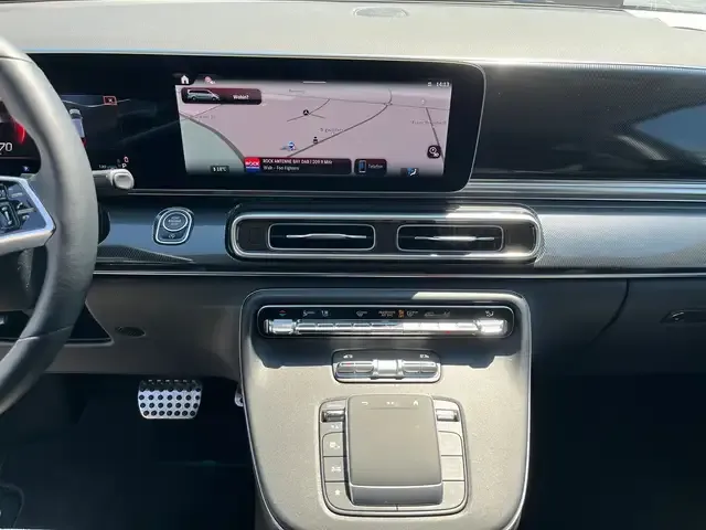 Mercedes-Benz V 220