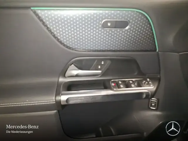 Mercedes-Benz EQB 300