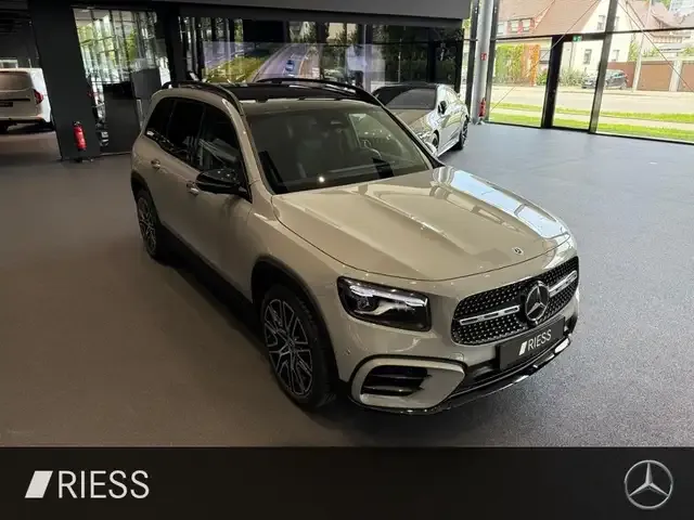 Mercedes-Benz GLB 250