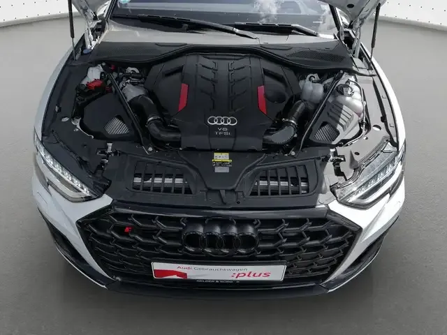 Audi S8