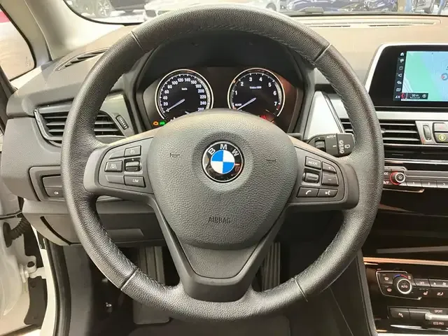 BMW 218