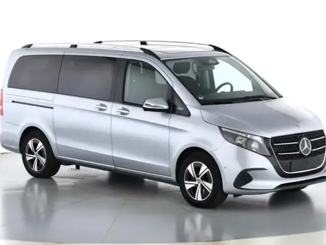 Mercedes-Benz V 220