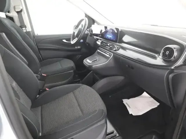 Mercedes-Benz V 220
