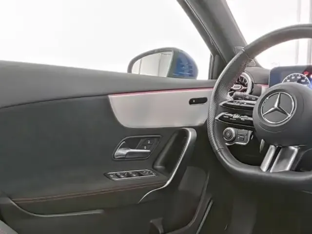 Mercedes-Benz A 220