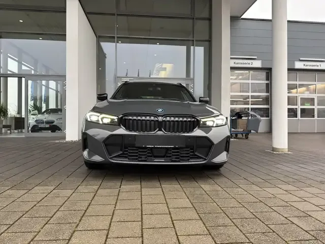 BMW 330