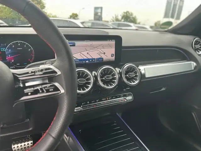 Mercedes-Benz GLB 200