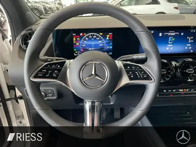 Mercedes-Benz GLA 180