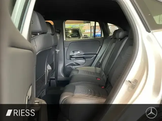 Mercedes-Benz GLA 180