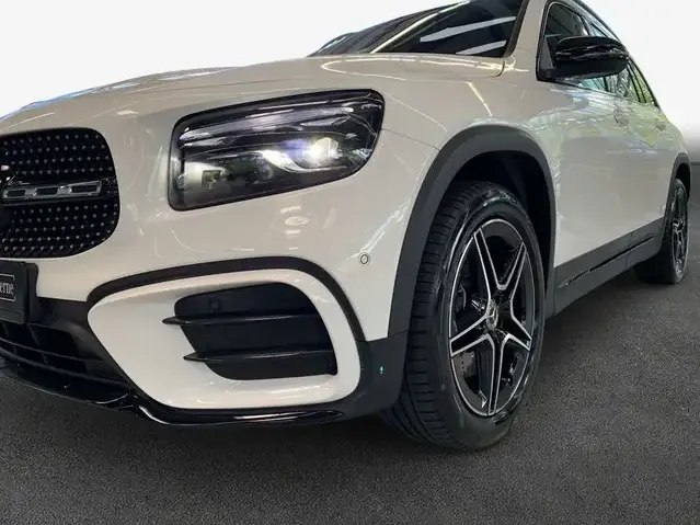 Mercedes-Benz GLB 220