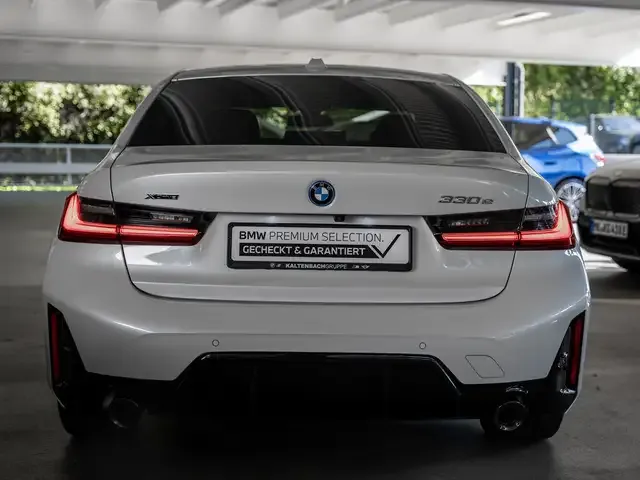 BMW 330