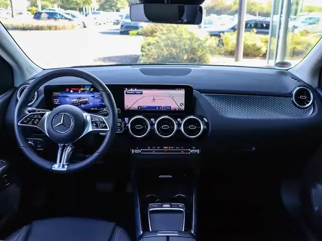 Mercedes-Benz B 180