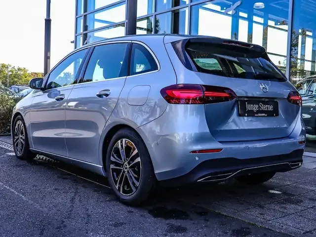 Mercedes-Benz B 180