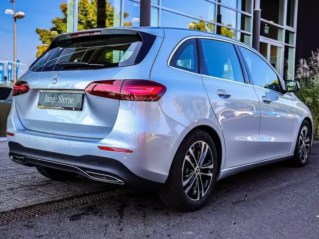 Mercedes-Benz B 180