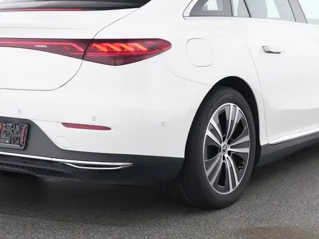 Mercedes-Benz EQE 300