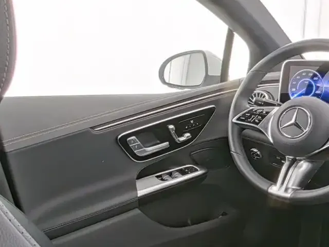 Mercedes-Benz EQE 300