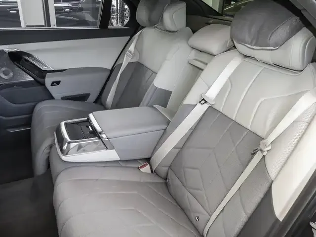 BMW 760
