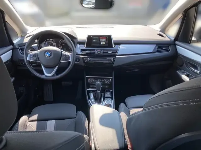 BMW 225