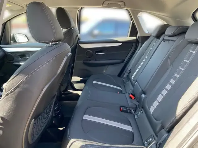 BMW 225