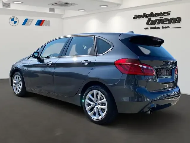 BMW 225