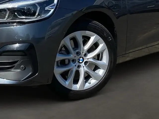 BMW 225