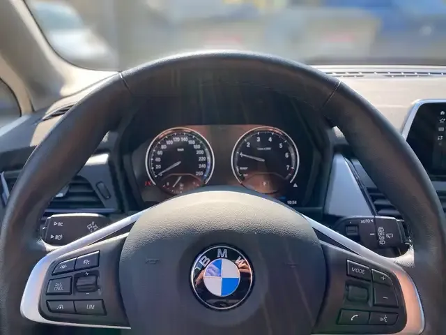 BMW 225